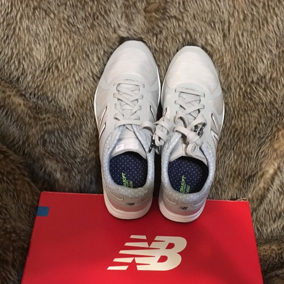 🎈SOLD🎈Silver/Mink Cozy NWT New Balance Women's - Picture 2 of 8